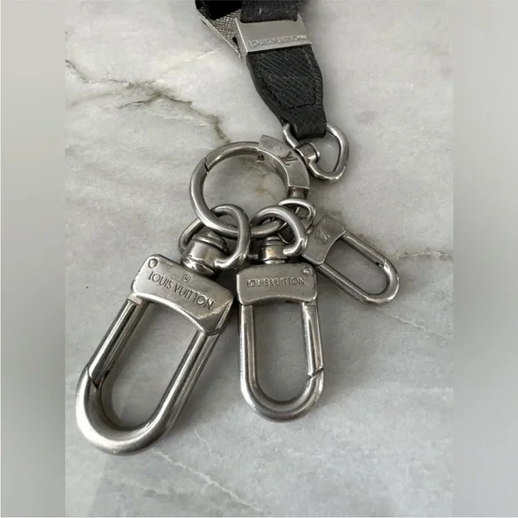 Louis Vuitton Taiga Collier Pochette Cles Neck Strap - Picture 2 of 9